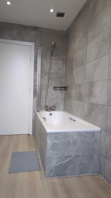 Entire Home In York City Bagian luar foto