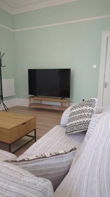 Entire Home In York City Bagian luar foto