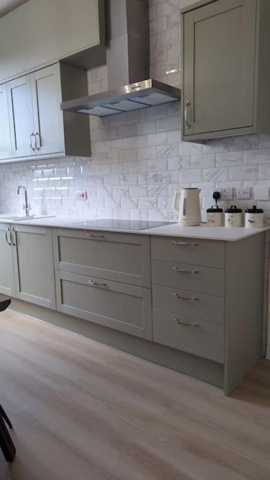 Entire Home In York City Bagian luar foto